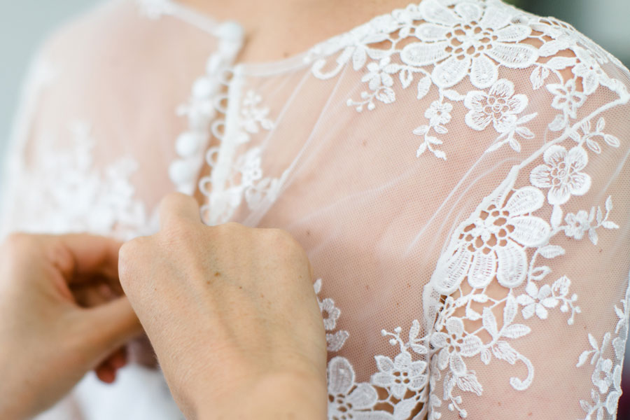 Cuidado de ropa delicada en la tintorería